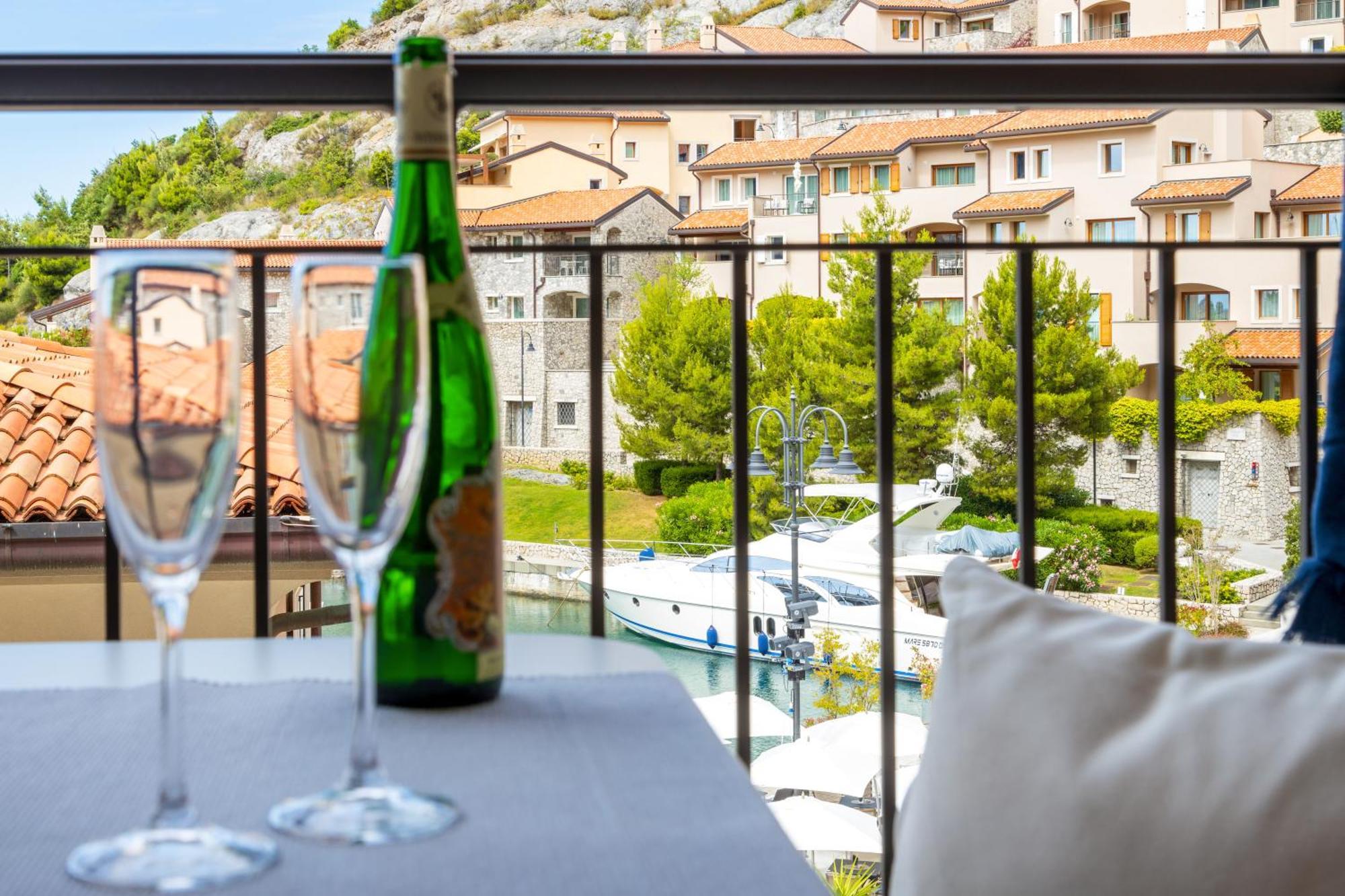 Portopiccolo Apartments Sistiana Bagian luar foto